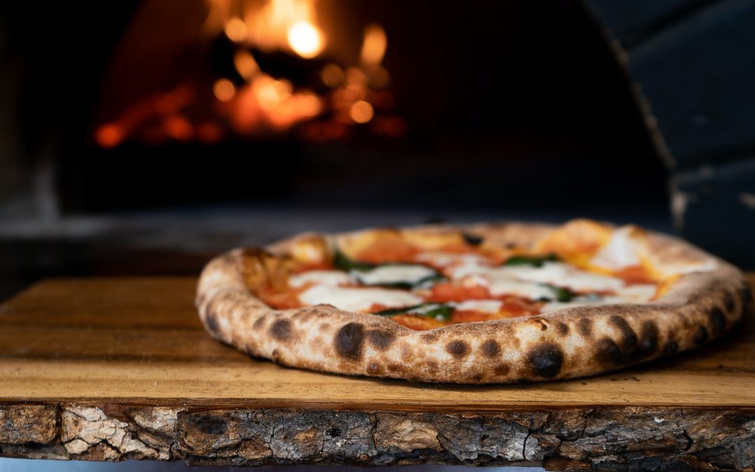 Pizza près d'un four à pizza encore chaud Où Manger à Nantes